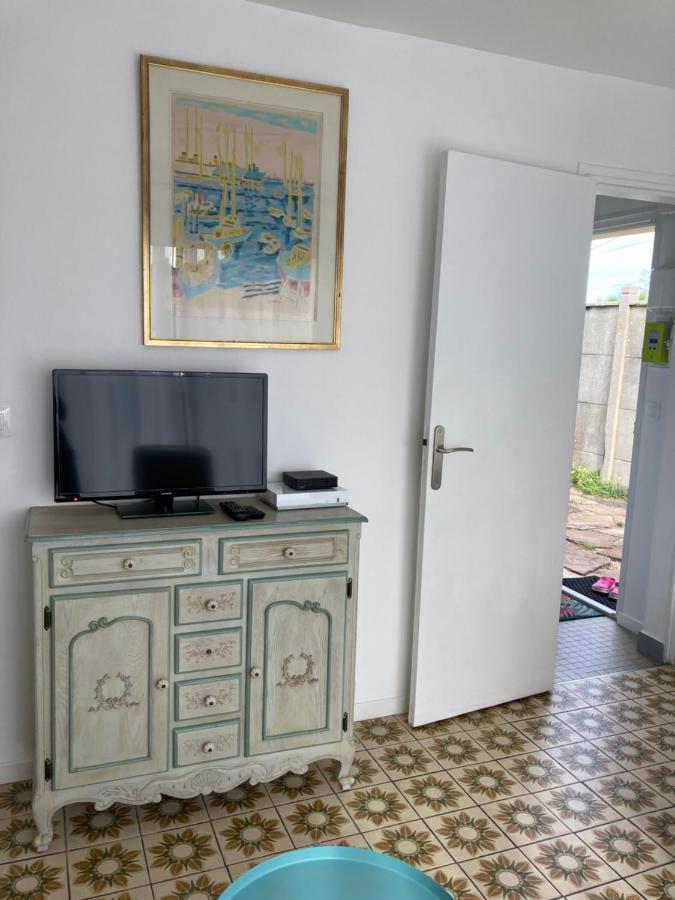 Asteria Villa Уистреам Екстериор снимка